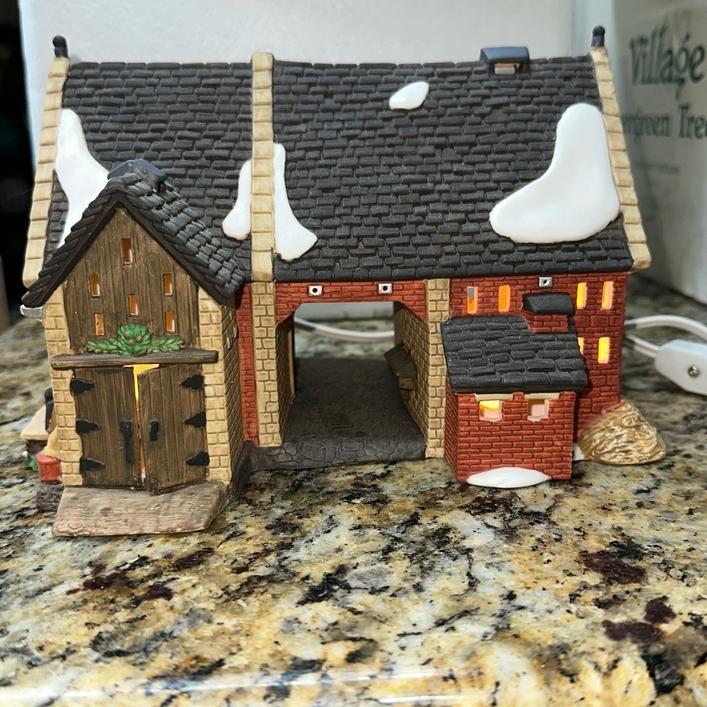 Department 56 "Butter‎ Tub Barn" (Item #56.58338)